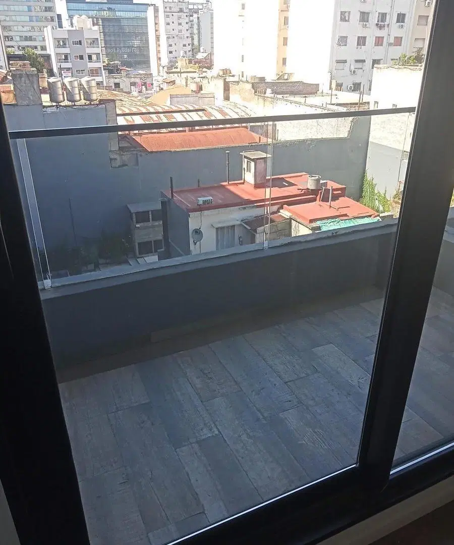 Oficina de 1 ambiente con cochera, baulera y balcón 8