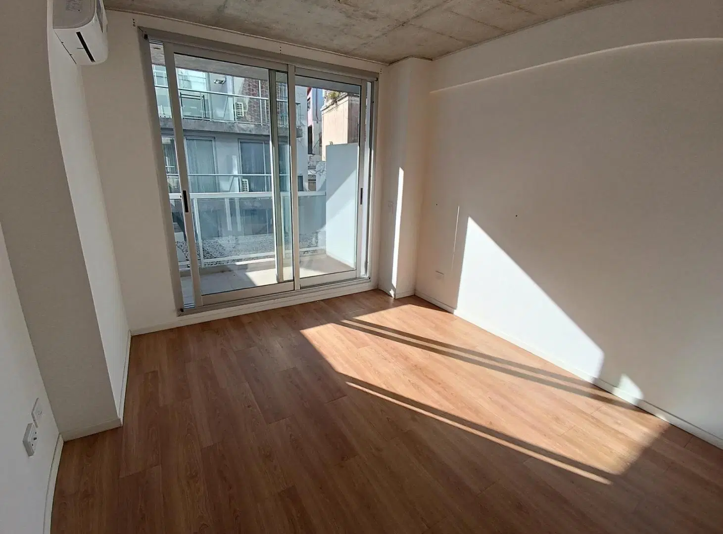 Monoambiente con balcón a estrenar 5
