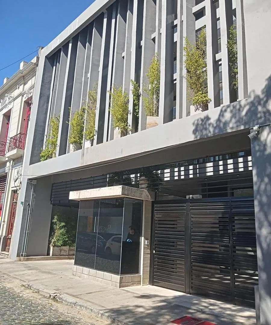Monoambiente con cochera, baulera y balcón 4