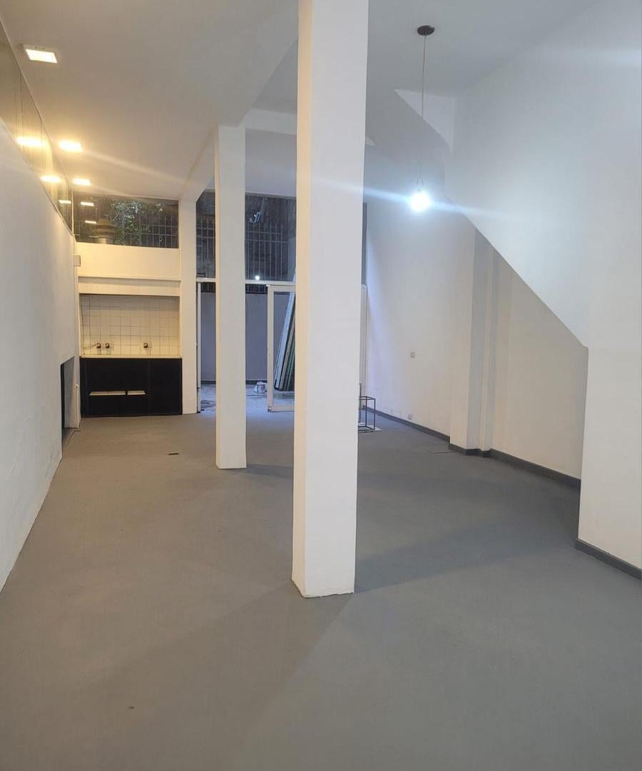 Foto de Local con patio de 80 m2. APTO TODO DESTINO., imagen 3