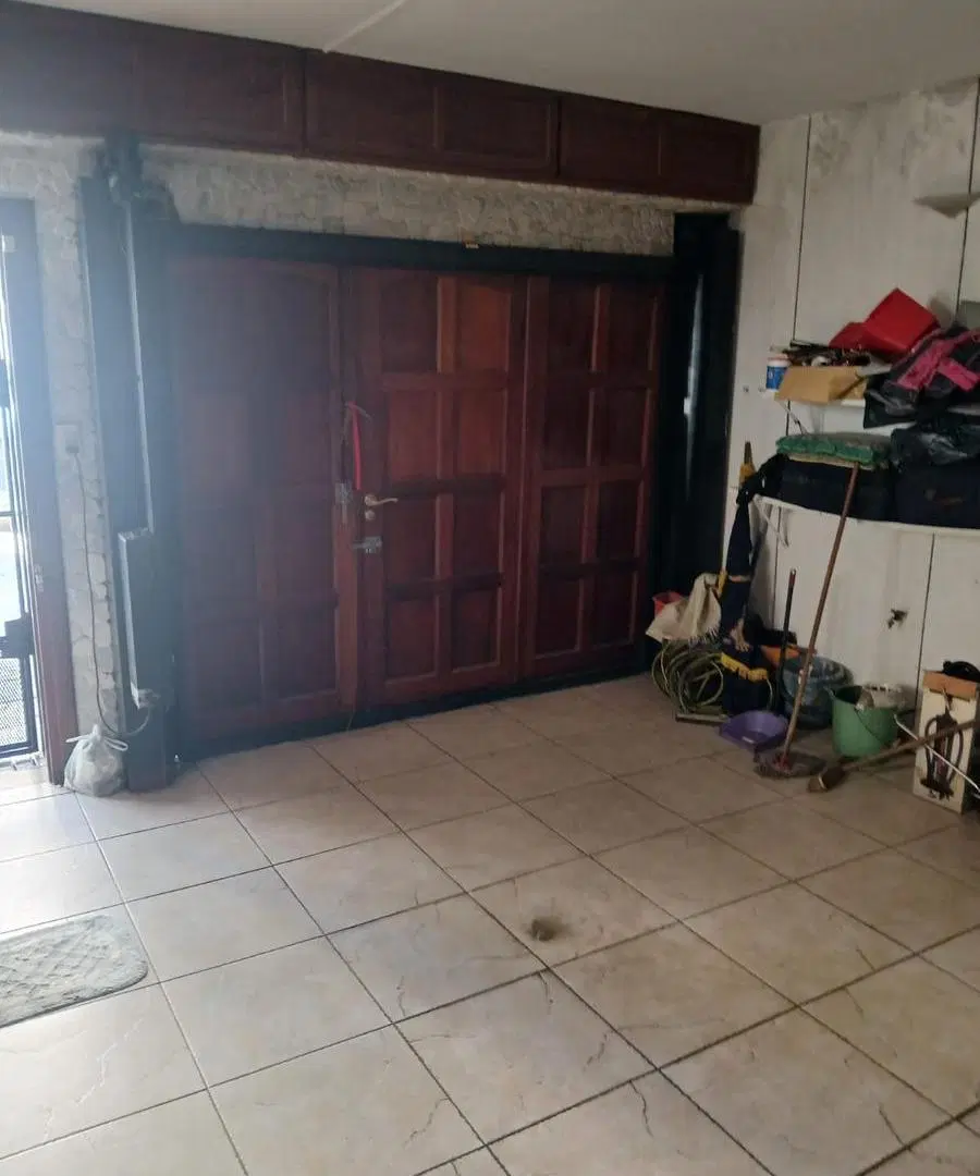 VENTA Casa 3 AMB. ESCRITORIO Y GGE en Monte Castro 5