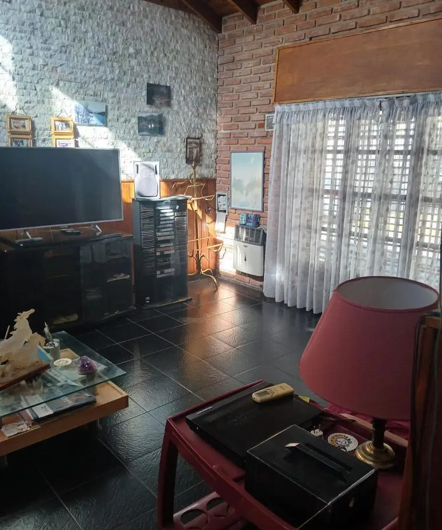 VENTA Casa 3 AMB. ESCRITORIO Y GGE en Monte Castro 2