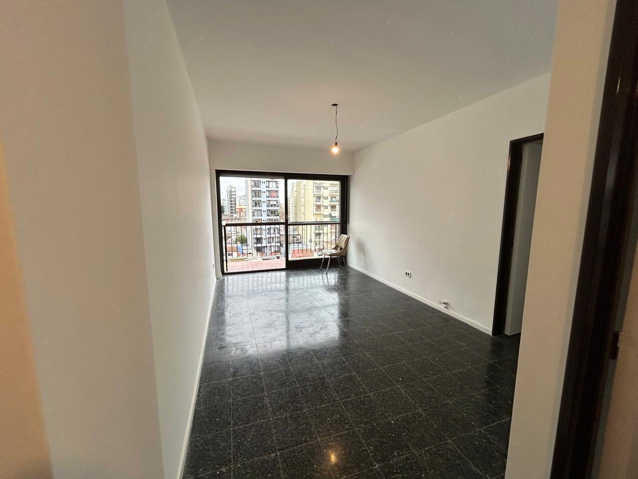 Foto de SE ALQUILA: DEPARTAMENTO DE 3 AMBIENTES CON COCHERA CUBIERTA Y BAULERA., imagen 1