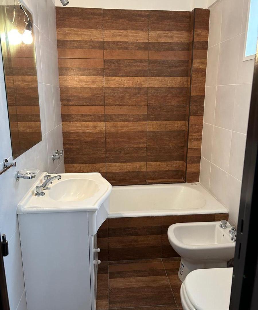 Foto de SE ALQUILA: DEPARTAMENTO DE 3 AMBIENTES CON COCHERA CUBIERTA Y BAULERA., imagen 3