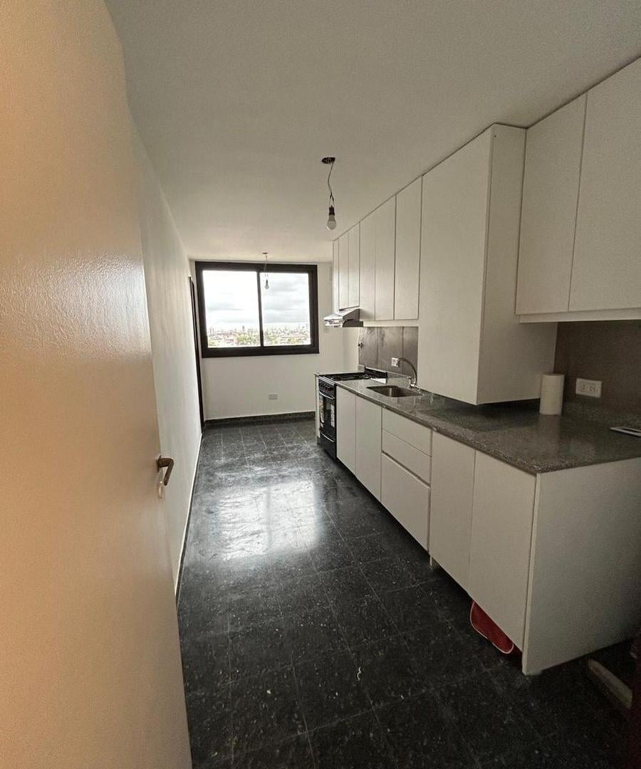Foto de SE ALQUILA: DEPARTAMENTO DE 3 AMBIENTES CON COCHERA CUBIERTA Y BAULERA., imagen 2