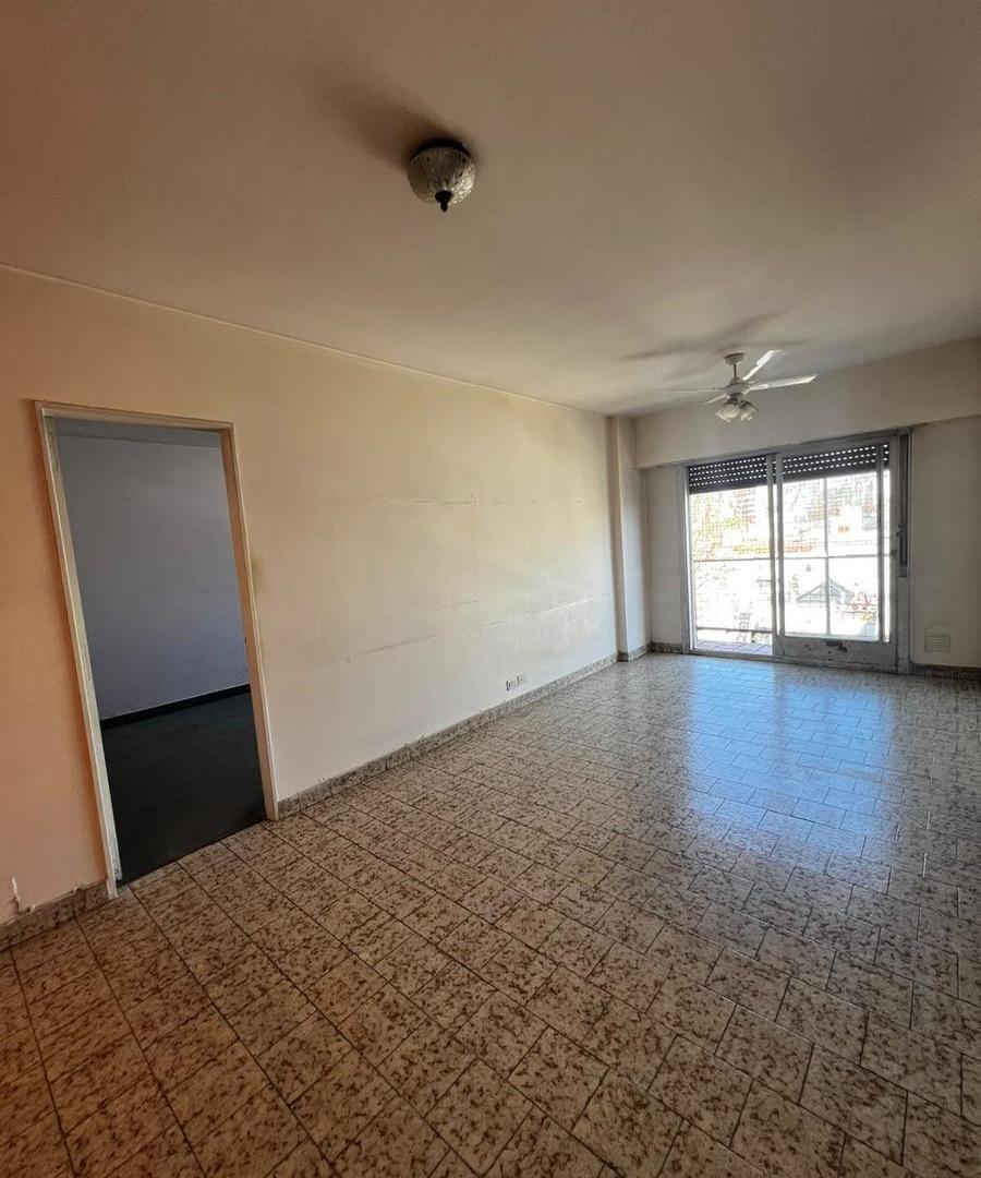 Foto de VENTA Departamento 2 ambientes amplios y luminosos en Monte Castro, imagen 5