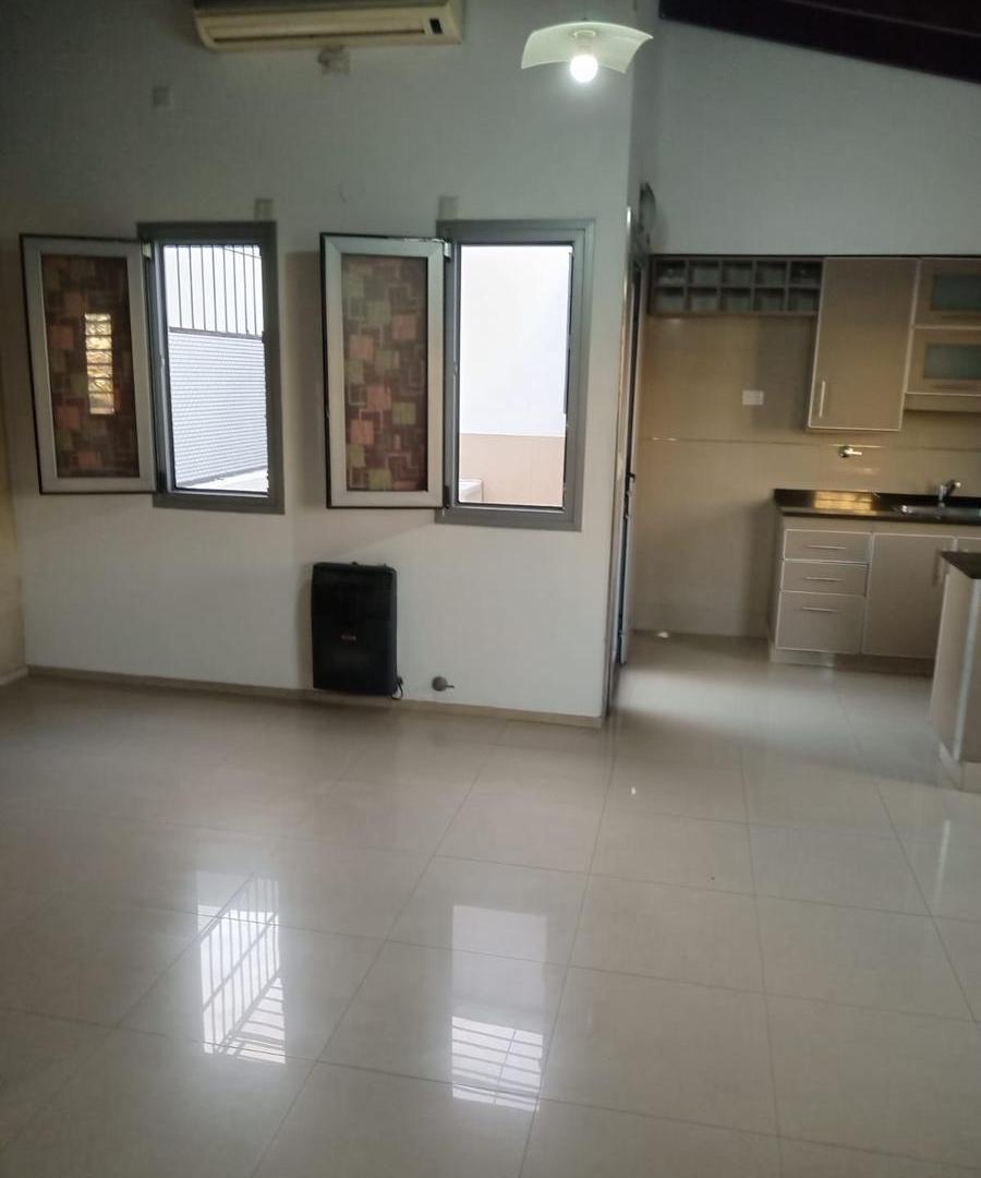 Foto de ALQUILO EXCELENTE 2 AMB. PH 1º PISO POR ESCALERA, imagen 5