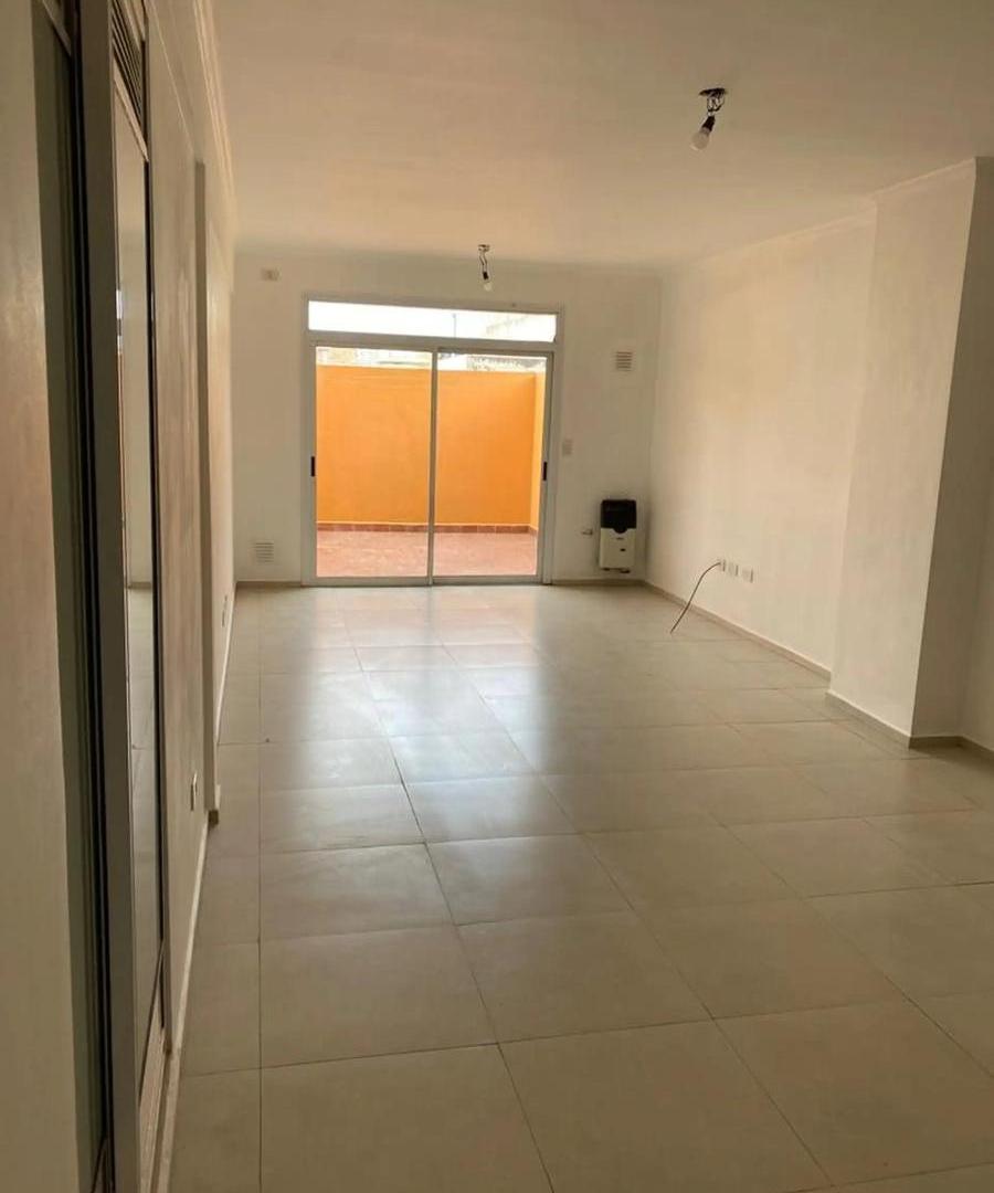 Foto de VENTA EXCELENTE MONOAMBIENTE 48M2, CON PATIO, imagen 5