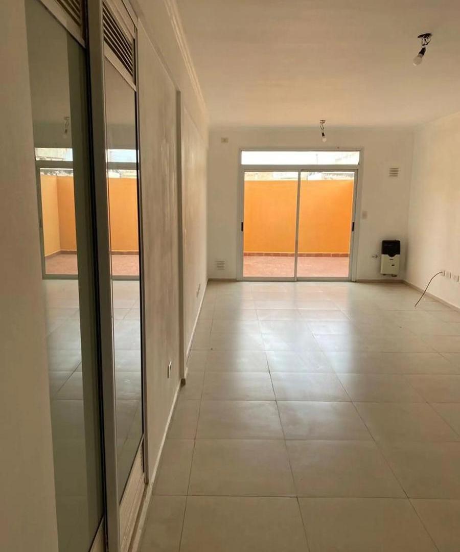 Foto de VENTA EXCELENTE MONOAMBIENTE 48M2, CON PATIO, imagen 1