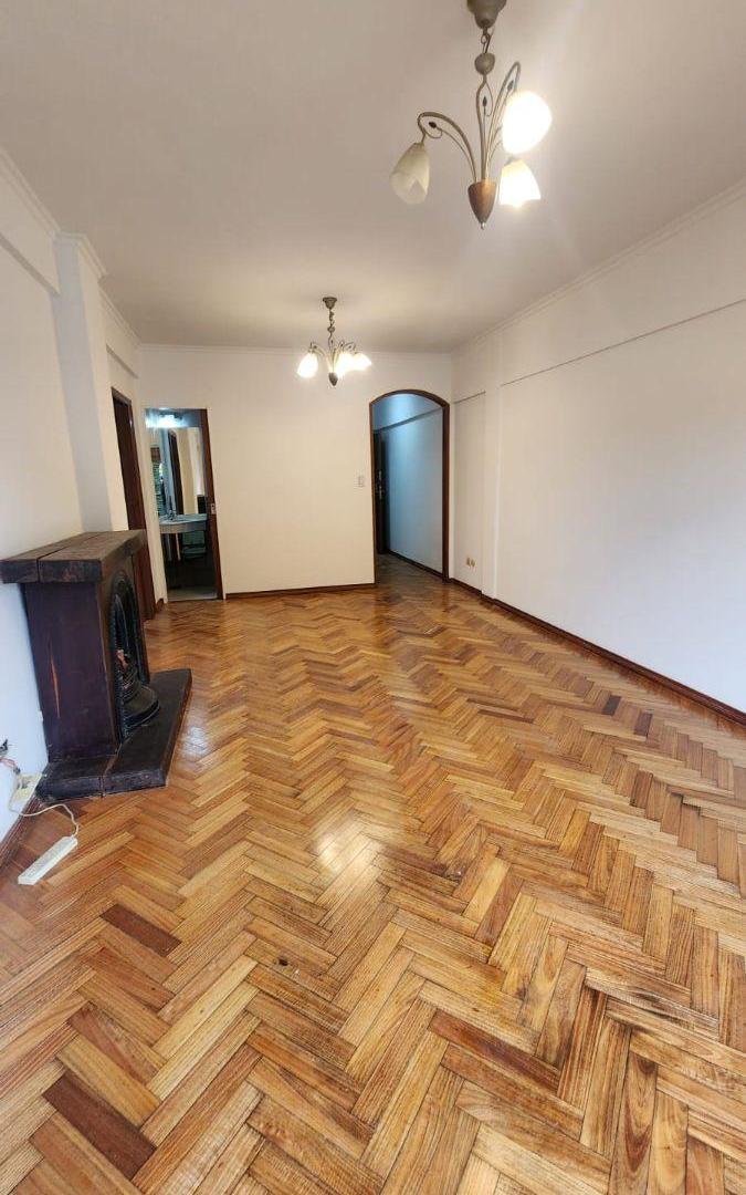 Foto de VENTA DEPARTAMENTO 3 AMBIENTES CON COCHERA IMPECABLE ESTADO, imagen 5