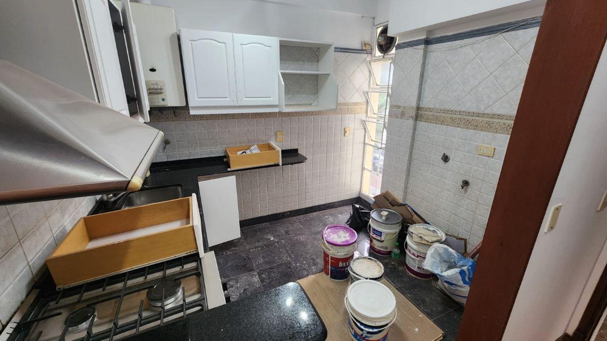 Foto de VENTA DEPARTAMENTO 3 AMBIENTES CON COCHERA IMPECABLE ESTADO, imagen 1