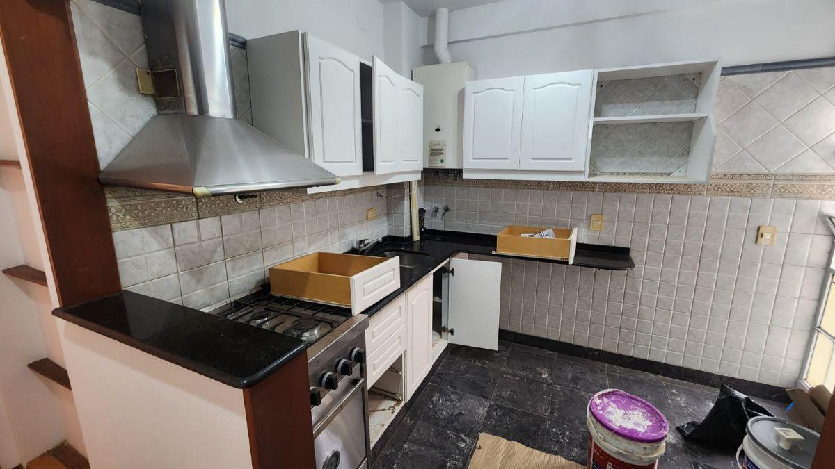 Foto de VENTA DEPARTAMENTO 3 AMBIENTES CON COCHERA IMPECABLE ESTADO, imagen 3