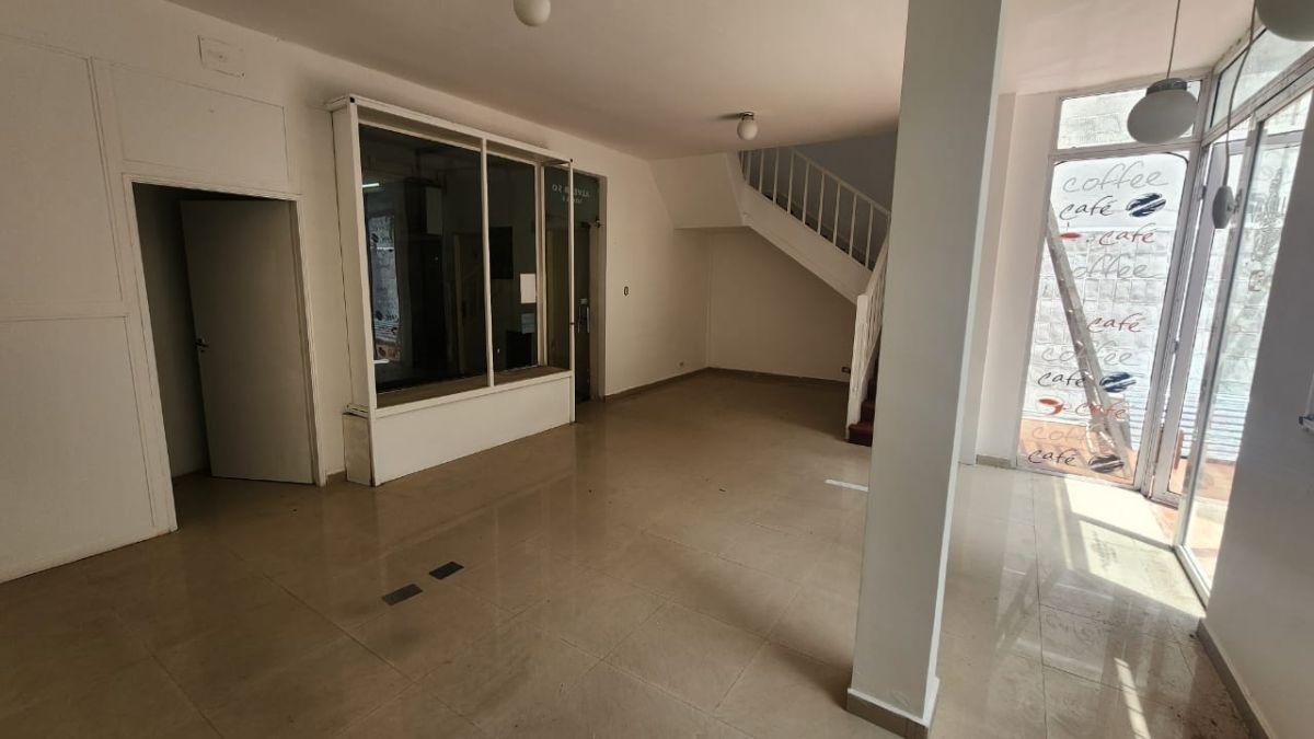 Foto de Martínez - Local con Patio en General Alvear - Galería Alvear, imagen 3