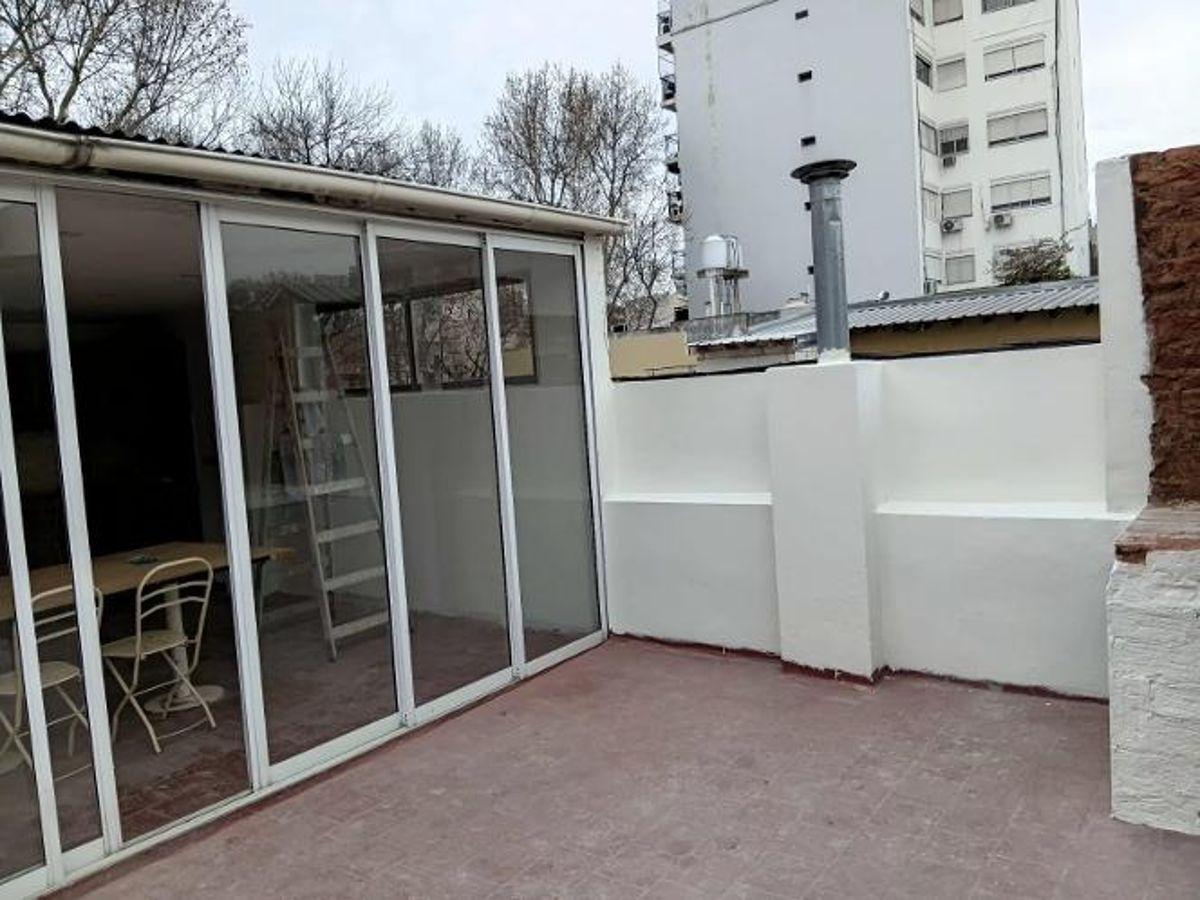 Foto de PH RECICLADO HACE 20 AÑOS POR PASILLO 5 AMB PATIO TERRAZA, imagen 1