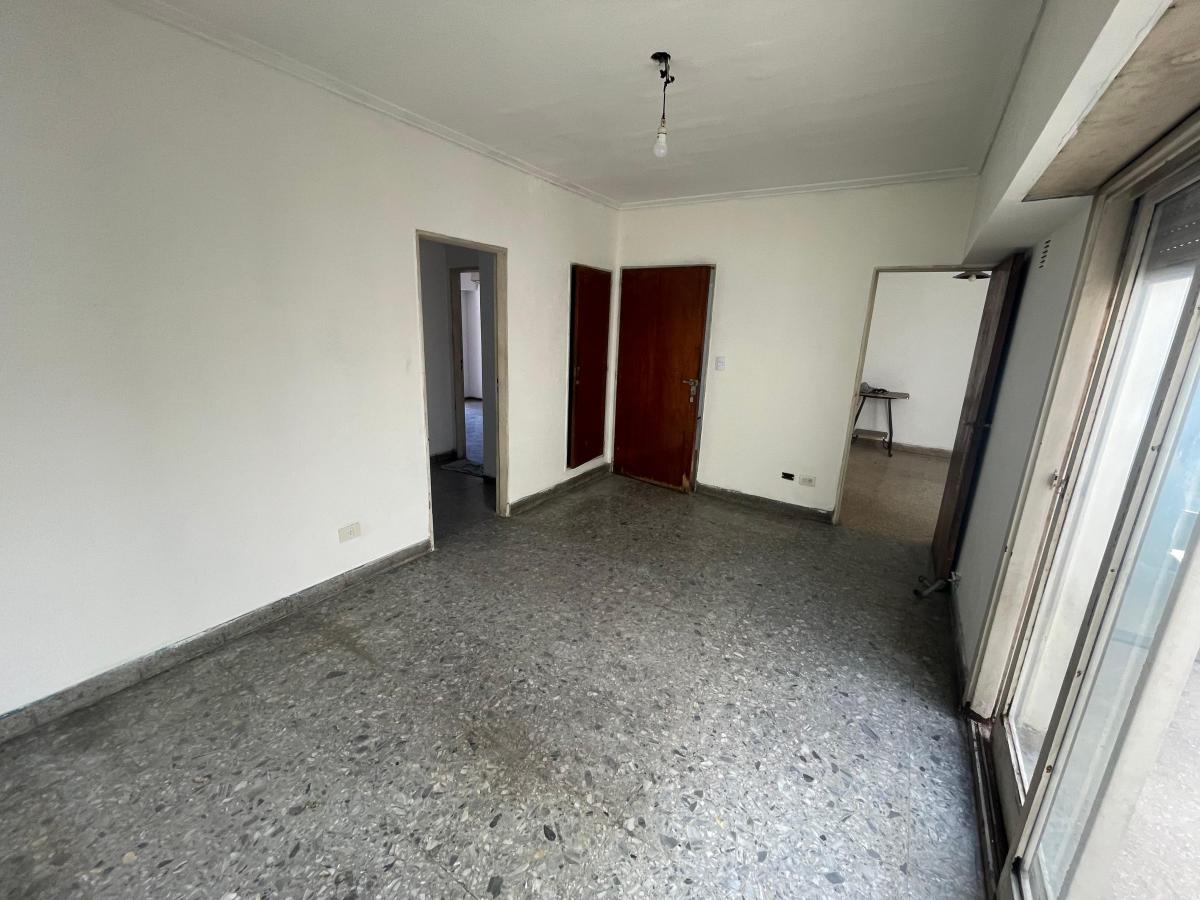 PH 3 Amb. con 2 Locales Venta en Block Parque Patricios Lte. San Cristobal 1
