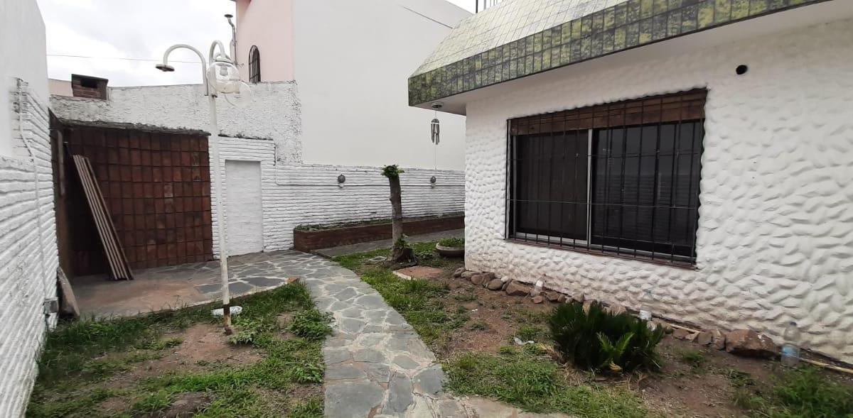 Casa Americana Interna con Garage Cubierto