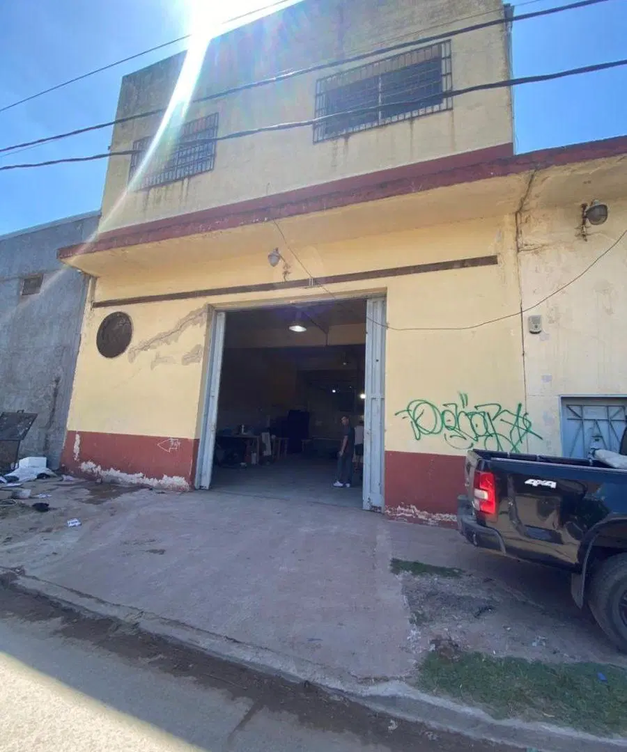 Galpon de 950 m² con oficinas en alquiler en González Catán 2