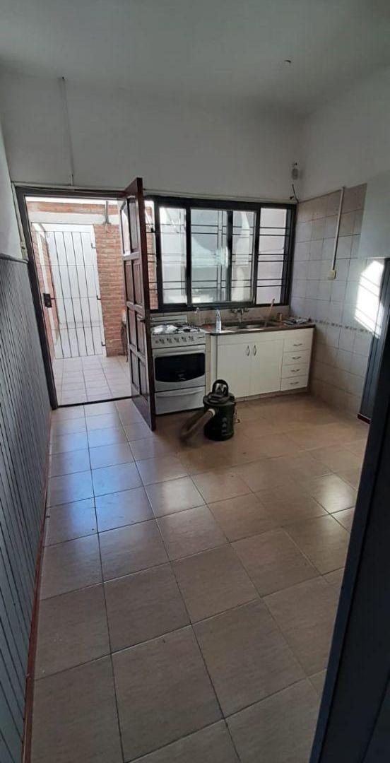 Foto de Alquiler Depto 2 Ambientes con Balcón al frente en Lomas del Mirador, imagen 3