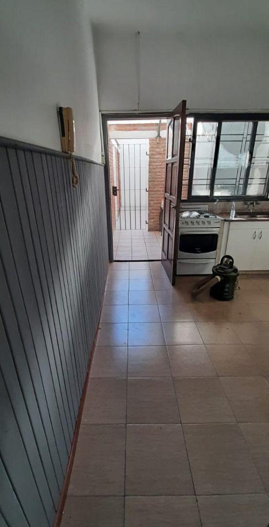 Foto de Alquiler Depto 2 Ambientes con Balcón al frente en Lomas del Mirador, imagen 4