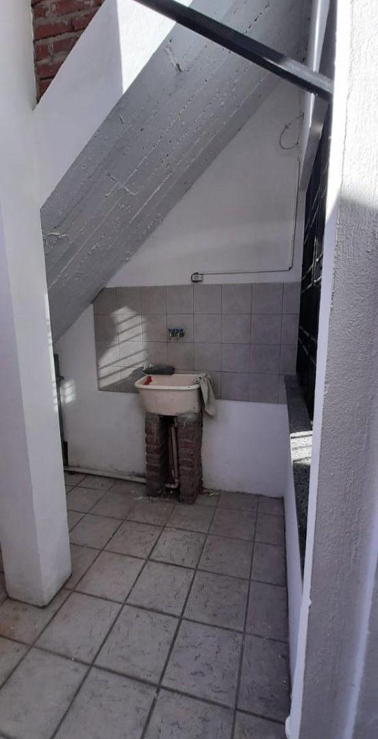 Foto de Alquiler Depto 2 Ambientes con Balcón al frente en Lomas del Mirador, imagen 5