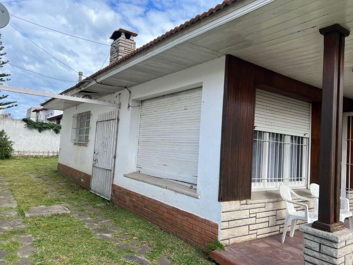 Foto de Casa de tres ambientes ubicada en Punta Mogotes, imagen 2