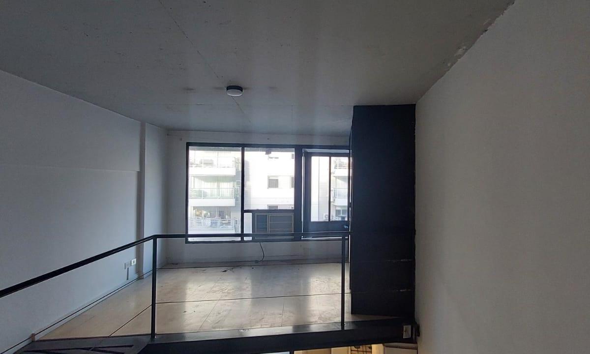 AMPLIO DUPLEX FRENTE CON BALCON COCINA INTEGRADA (VENTA CON RENTA)