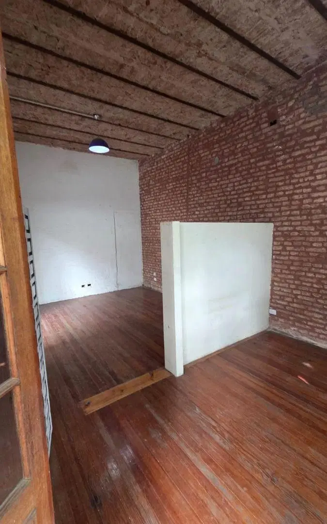 Casa con 211 m² TOTALES y 125 m2 CUBIERTOS en venta.
HOY DOS CASAS UNIFICABLES, en Velez Sarsfield. 1