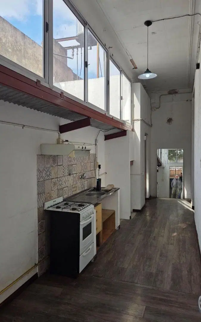 Casa con 211 m² TOTALES y 125 m2 CUBIERTOS en venta.
HOY DOS CASAS UNIFICABLES, en Velez Sarsfield. 4