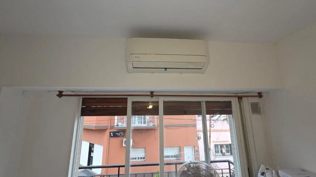 2 AMBIENTES AL FRENTE CON BALCON COCINA Y BAÑO COMPLETO LIVING Y DORMITORIO A LA CALLE 5