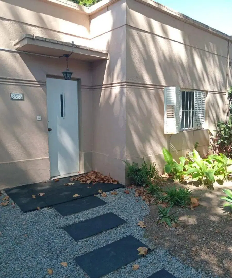 CASA EN UNA PLANTA CON JARDIN A METROS AV.SAN MARTIN Y TREN, COLEGIO LA SALLE 1
