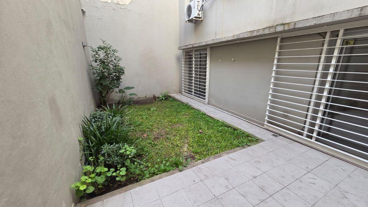 Foto de PH PLANTA BAJA A LA CALLE CON JARDIN Y SECTOR DE PARRILLA IMPECABLE, imagen 1