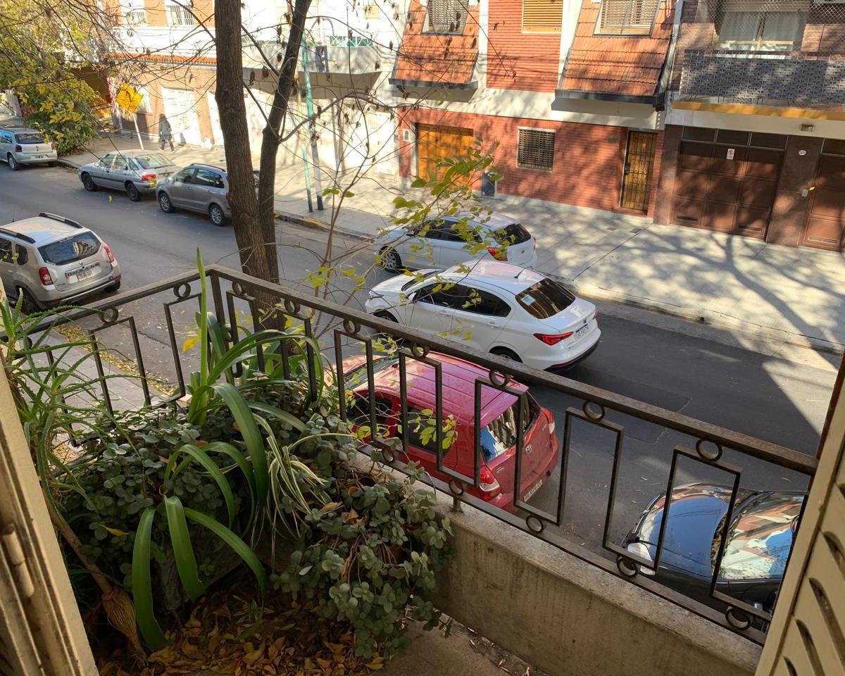 4 Ambientes Semipiso Al Frente C/balcón. 4