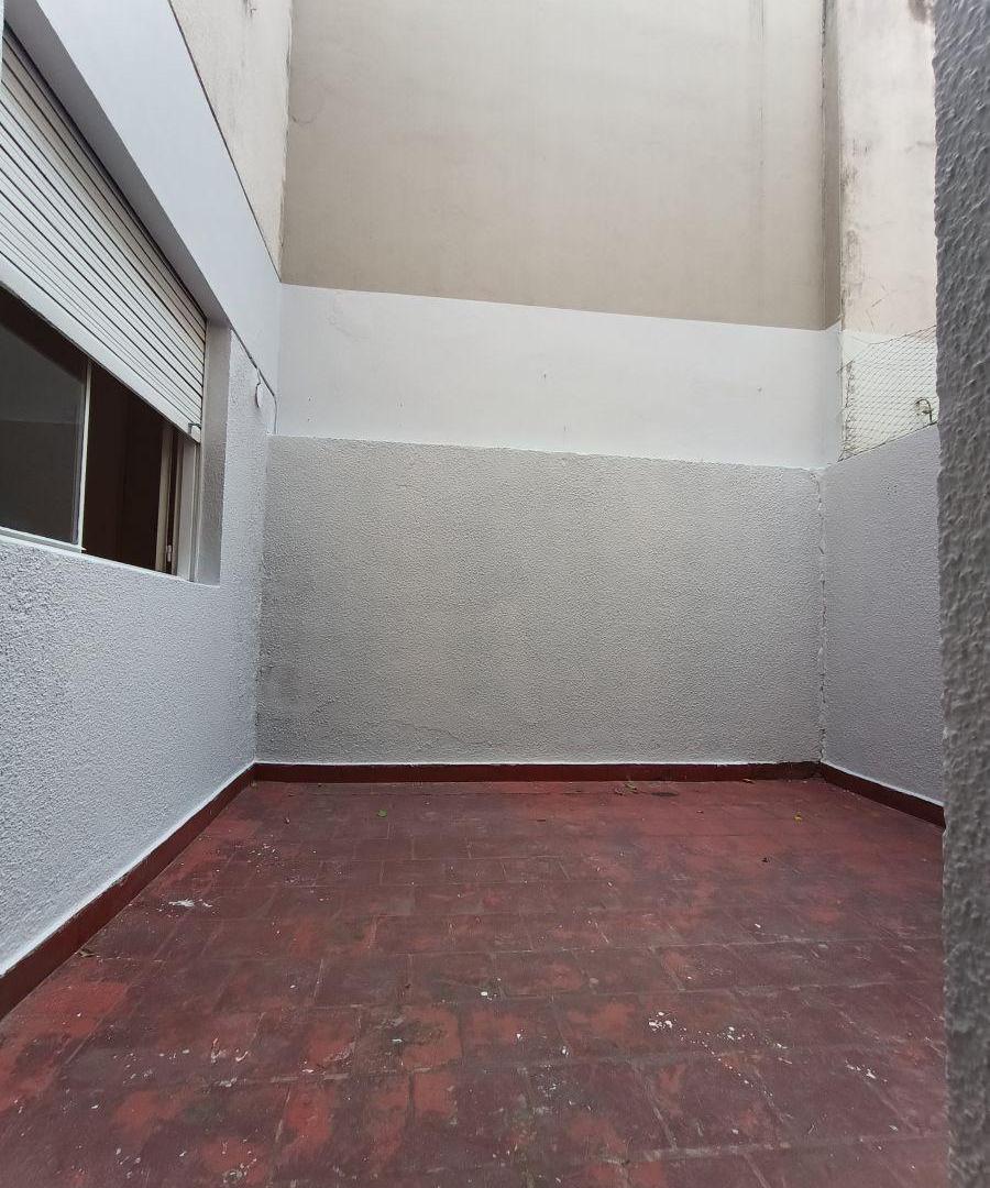 Foto de Departamento con patio, imagen 1