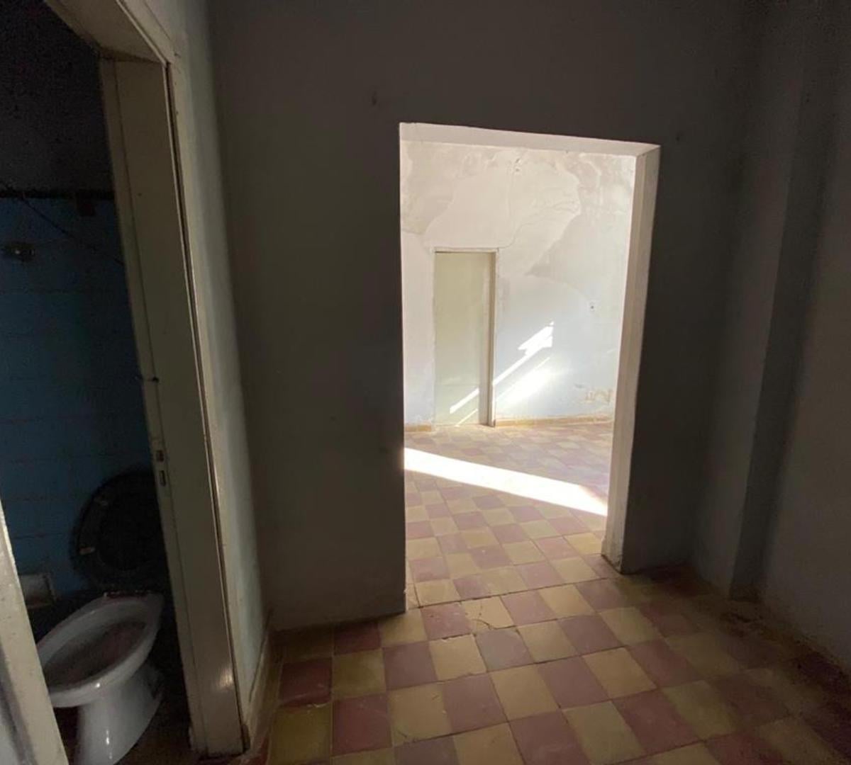 Foto de CASA A RECICLAR - 3 AMBIENTES CON LOCAL - MERLO, imagen 3