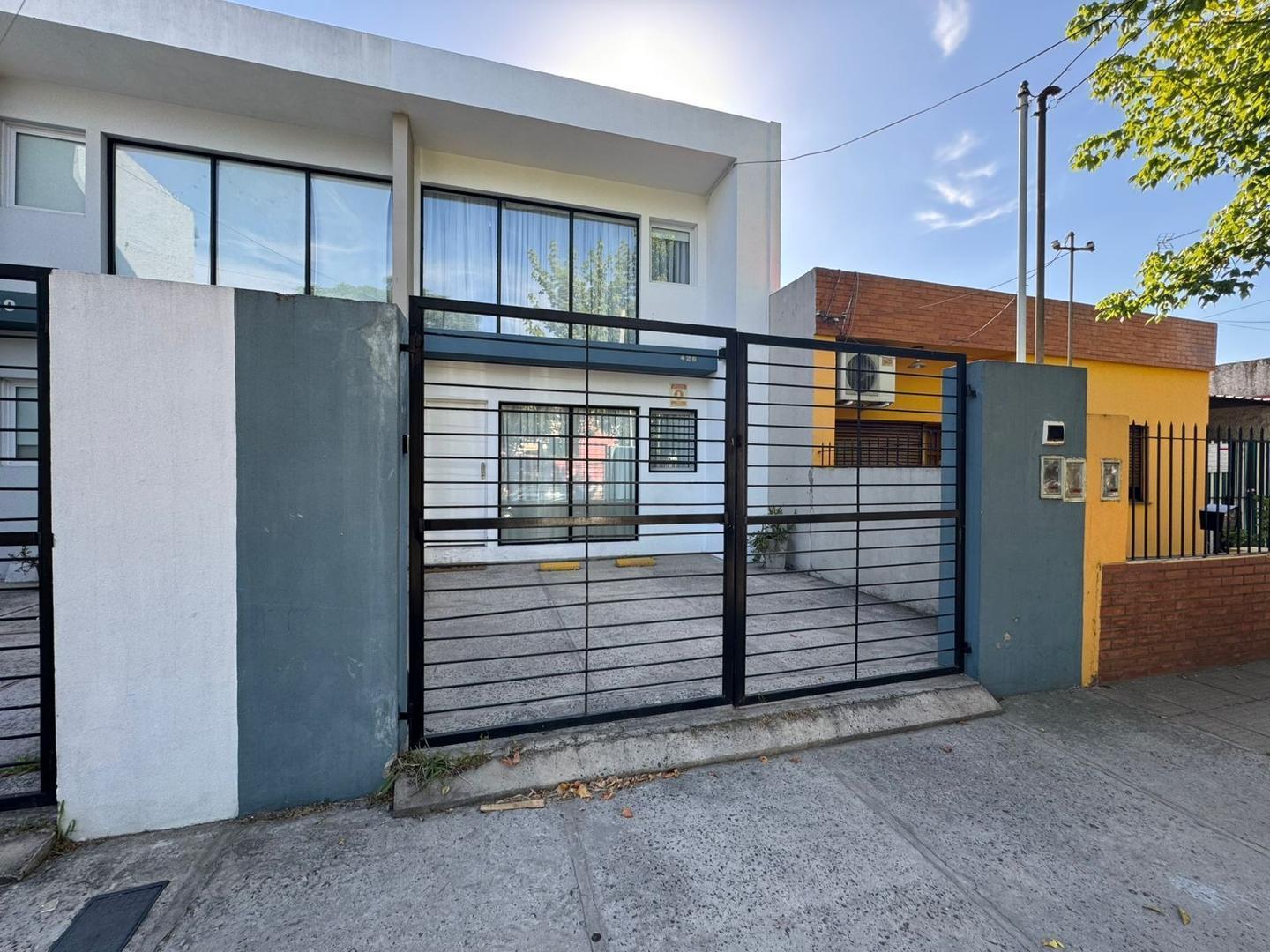 HERMOSO DUPLEX A LA VENTA EN MERLO CENTRO