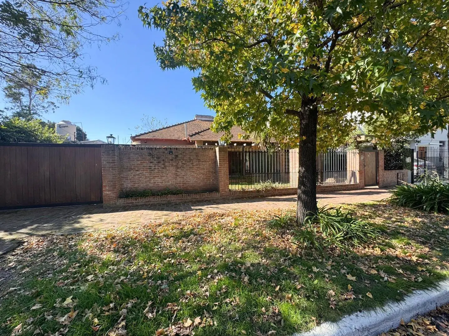 HERMOSA CASA A LA VENTA EN MERLO CENTRO 4