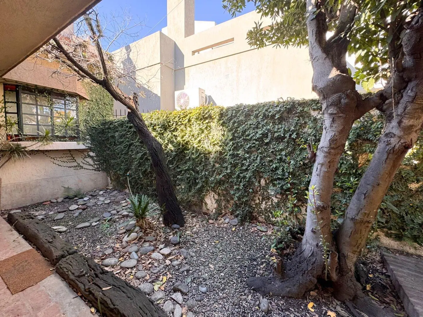 HERMOSA CASA A LA VENTA EN MERLO CENTRO 2