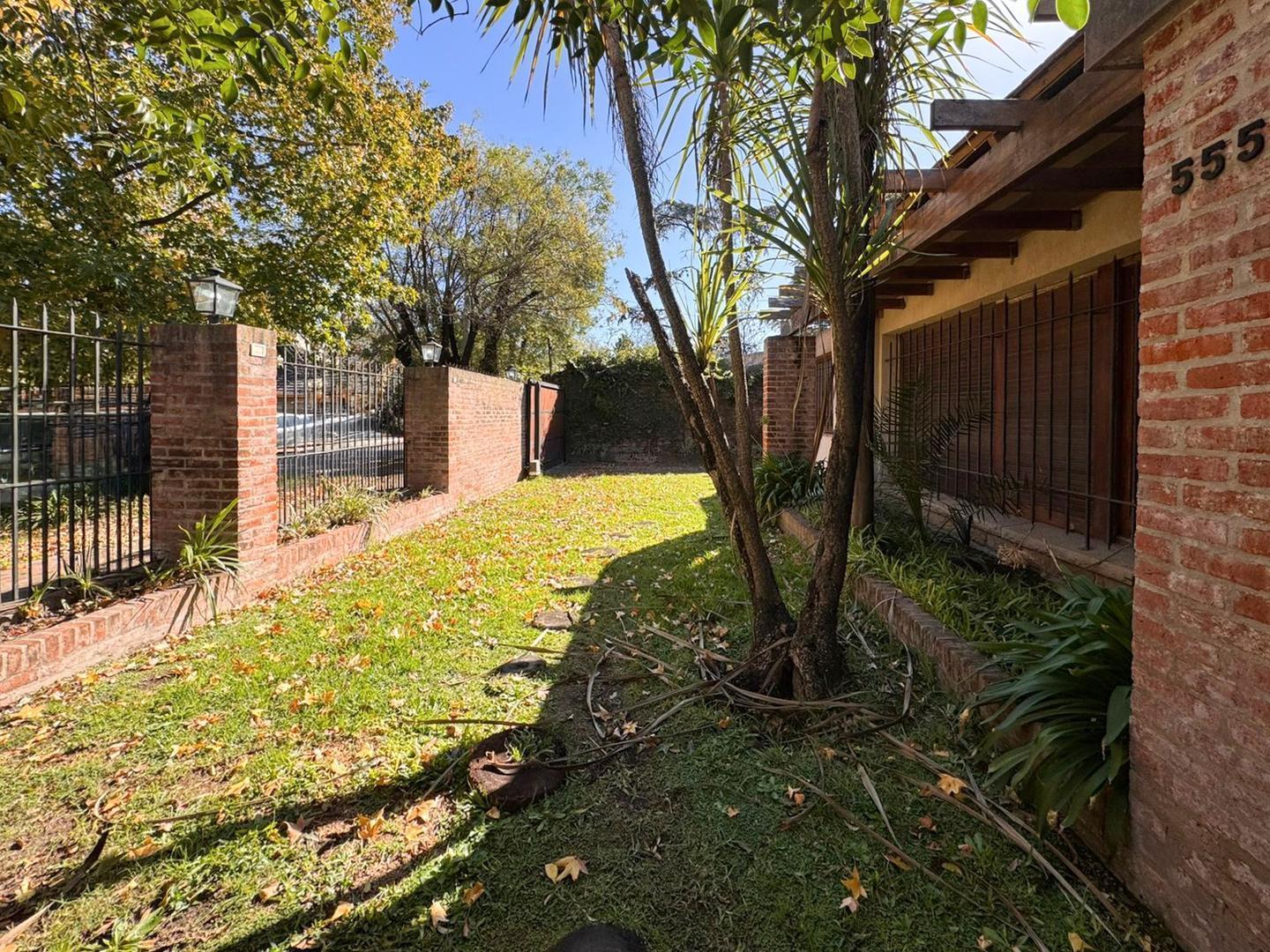 HERMOSA CASA A LA VENTA EN MERLO CENTRO