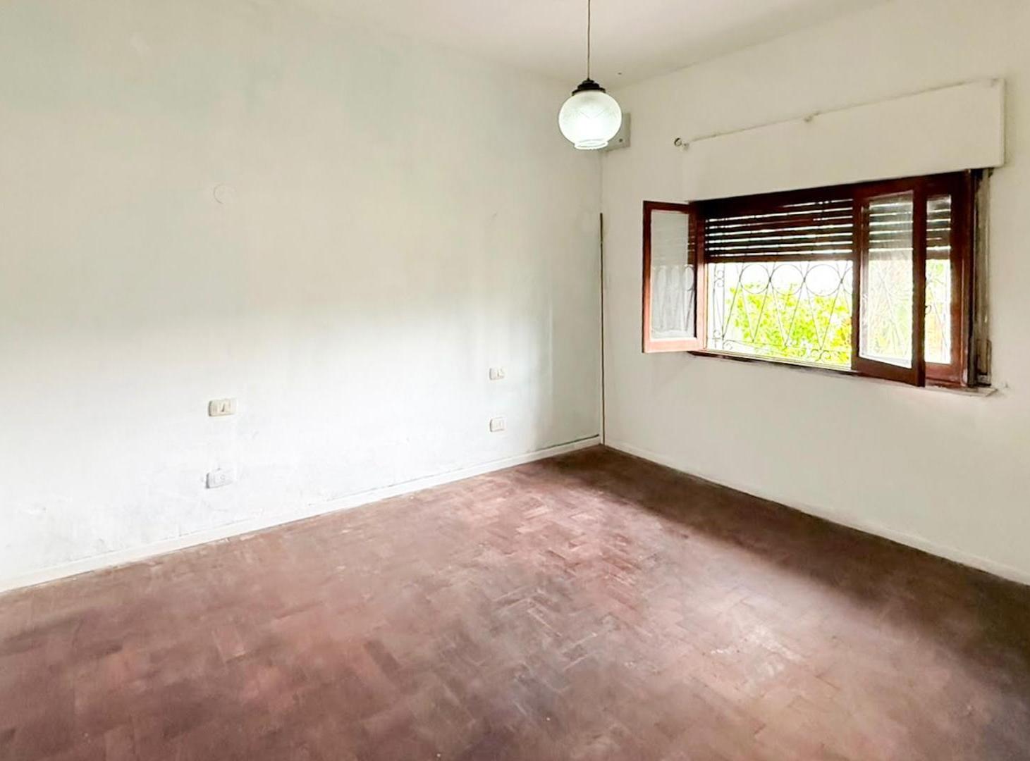 Foto de CASA - 3 AMBIENTES - PARQUE SAN MARTIN, imagen 2