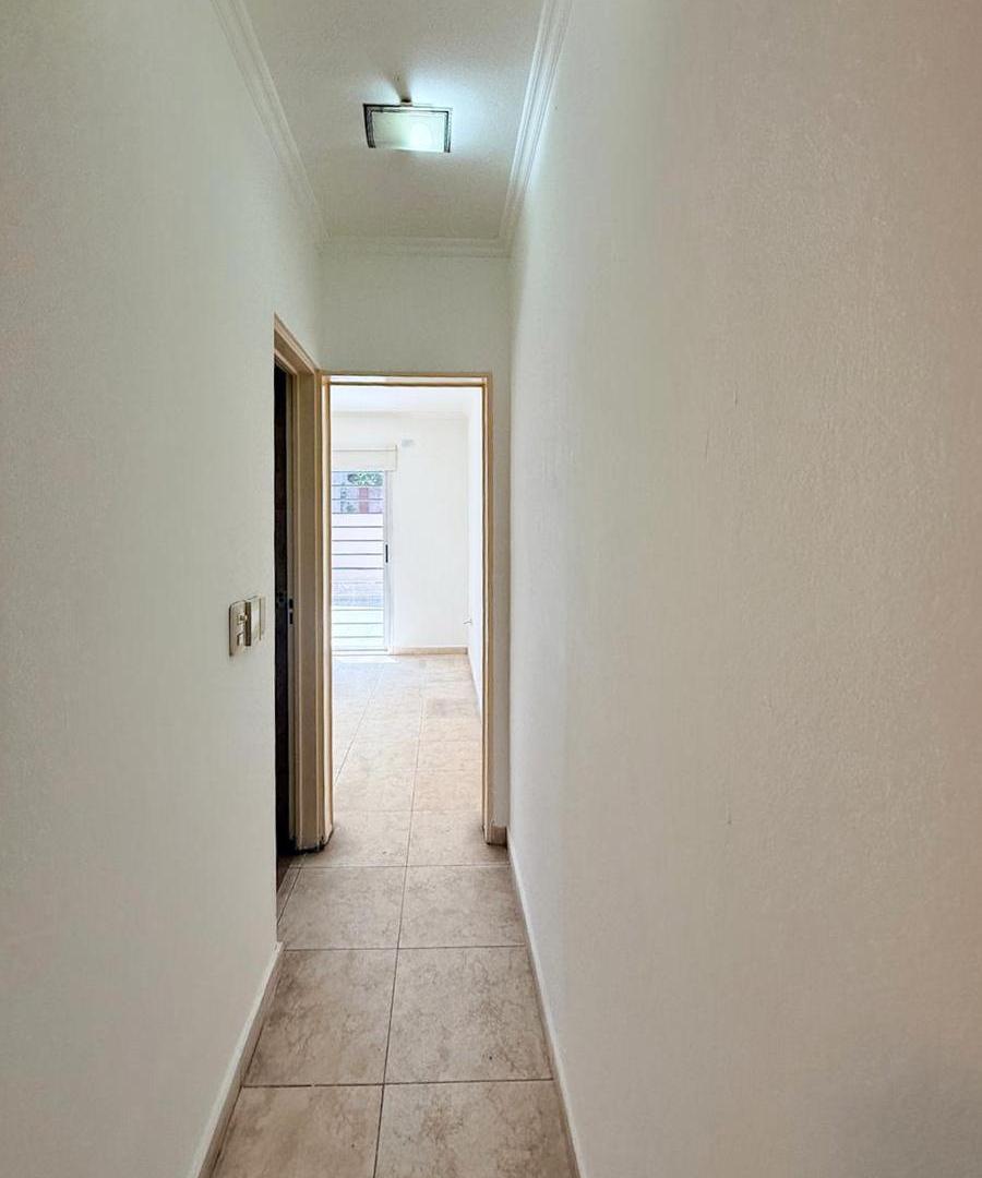 Foto de DEPARTAMENTO - 2 AMBIENTES CON COCHERA - MERLO SUR, imagen 4
