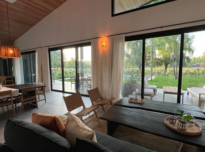Foto de Exclusiva, moderna y cálida casa de 6 ambientes en Barrio Privado, imagen 4