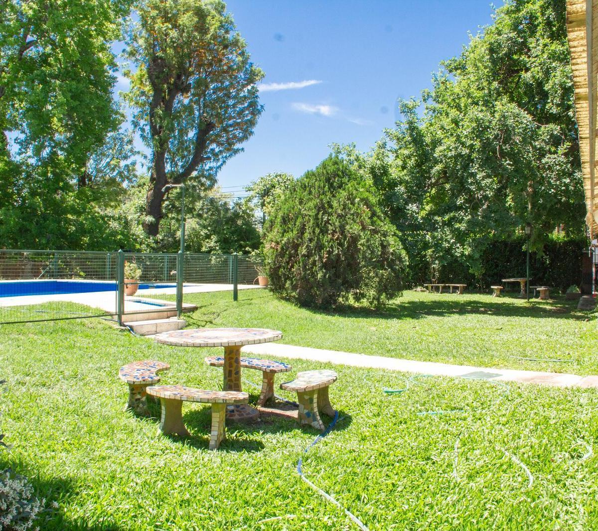 Terreno único en Maschwitz - Amplio potencial - Hoy complejo deportivo y casa de eventos -