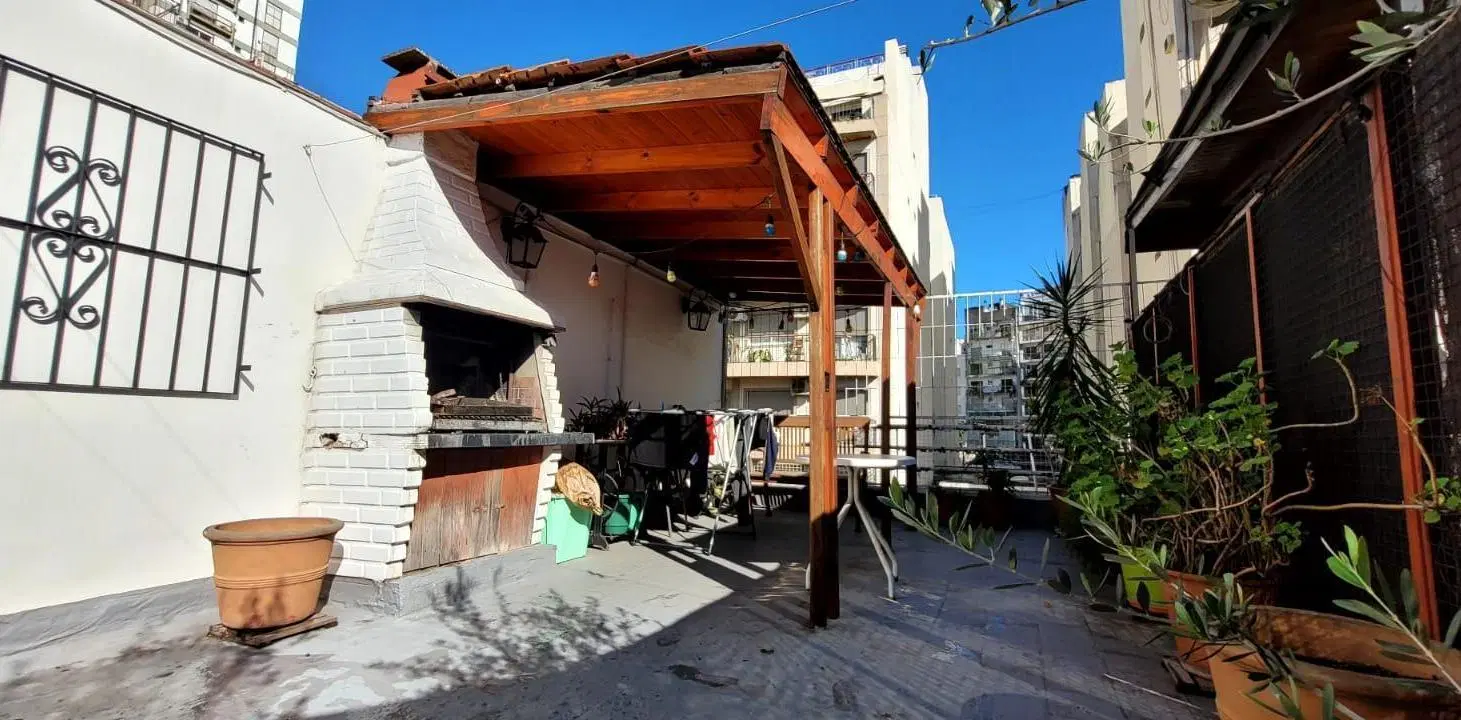 PH 5 amb. con patio, terraza y parrilla propia - Sin amoblar - Almagro. 2