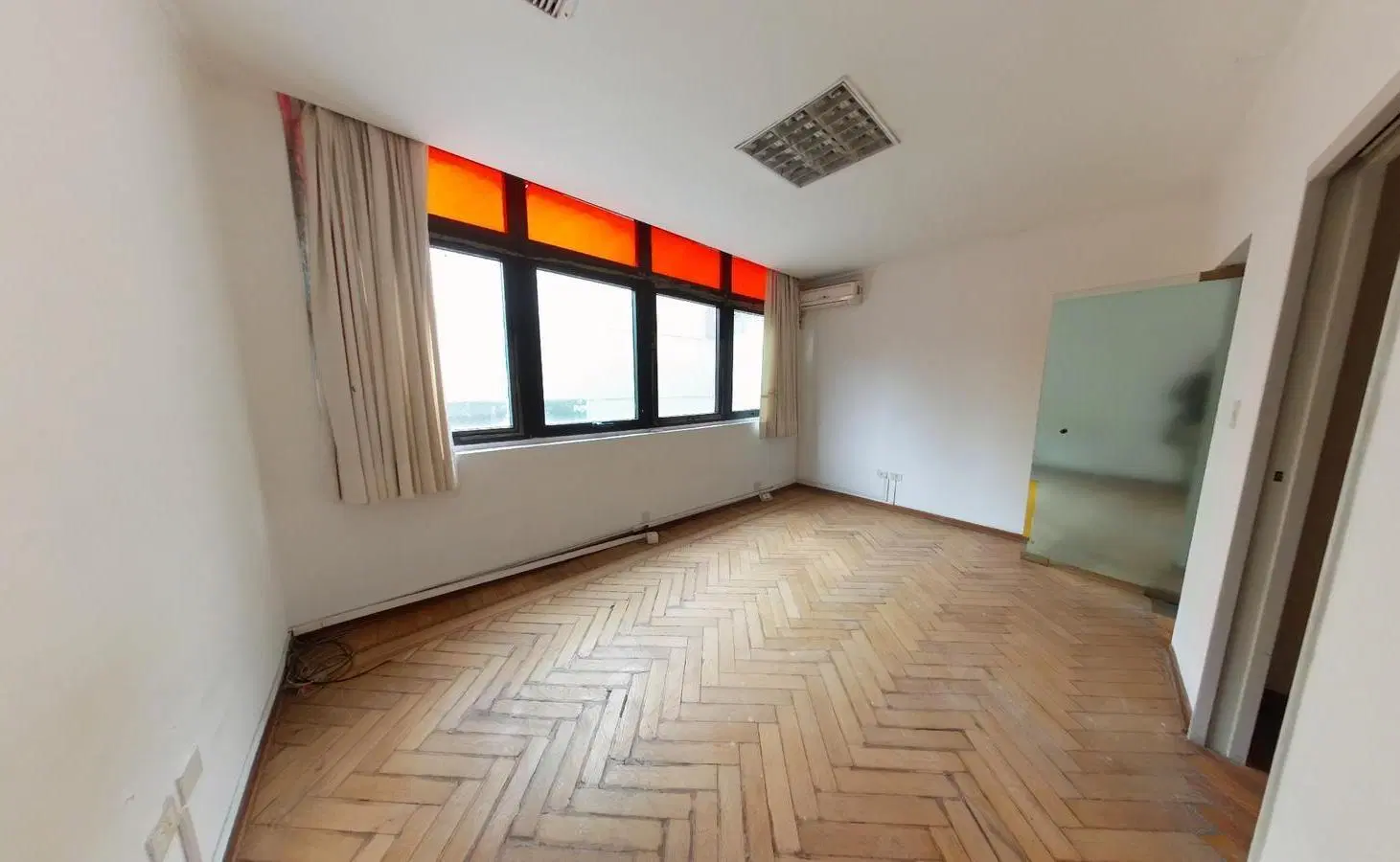 Oficina en excelente edificio - 75m2 - Seguridad 24hs- 3
