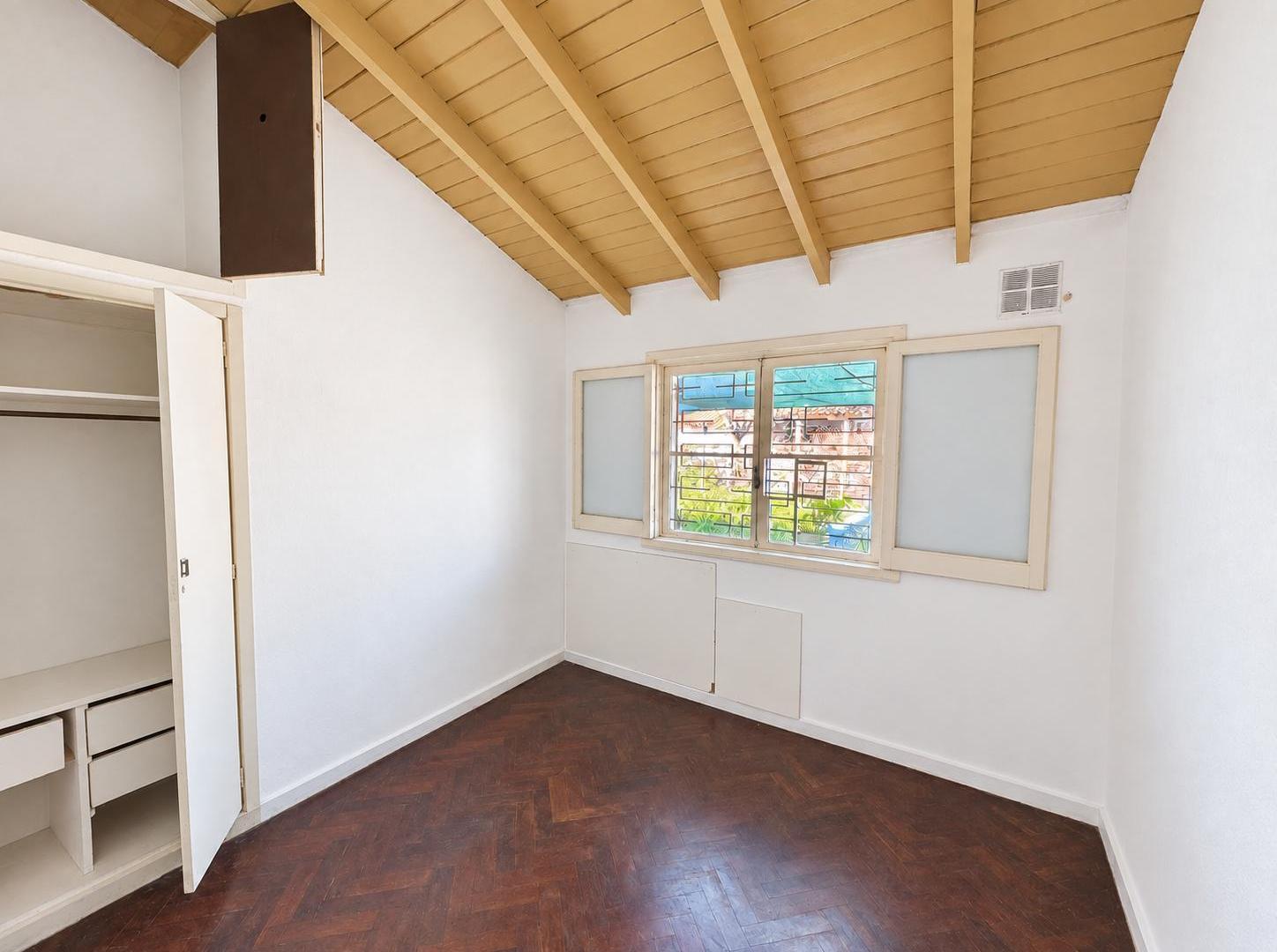 Foto de PH tipo casa independiente con jardín, patio, pileta y gran potencial, imagen 2