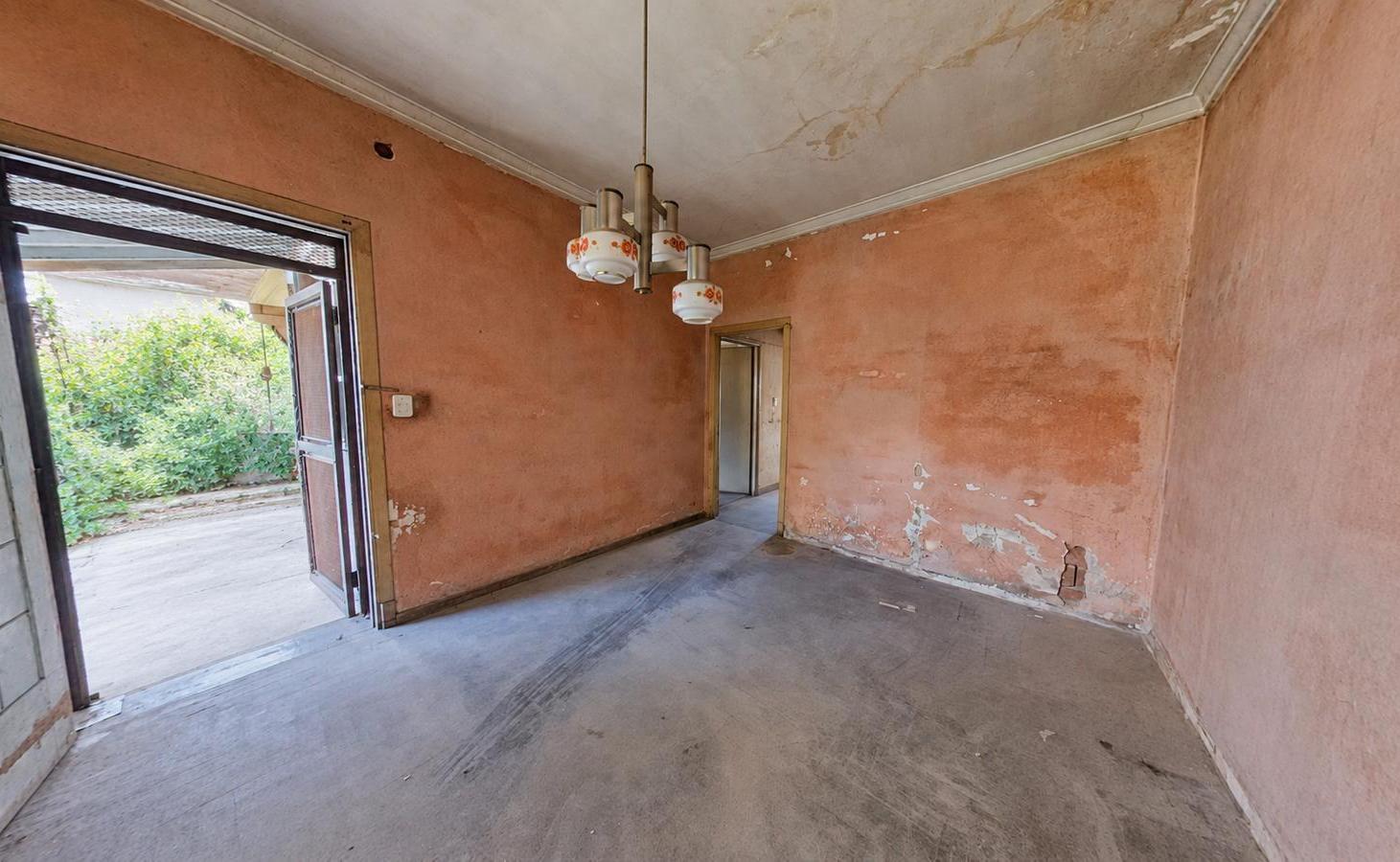 Foto de Casa de 3 ambientes a refaccionar en amplio terreno con jardín y gran, imagen 4