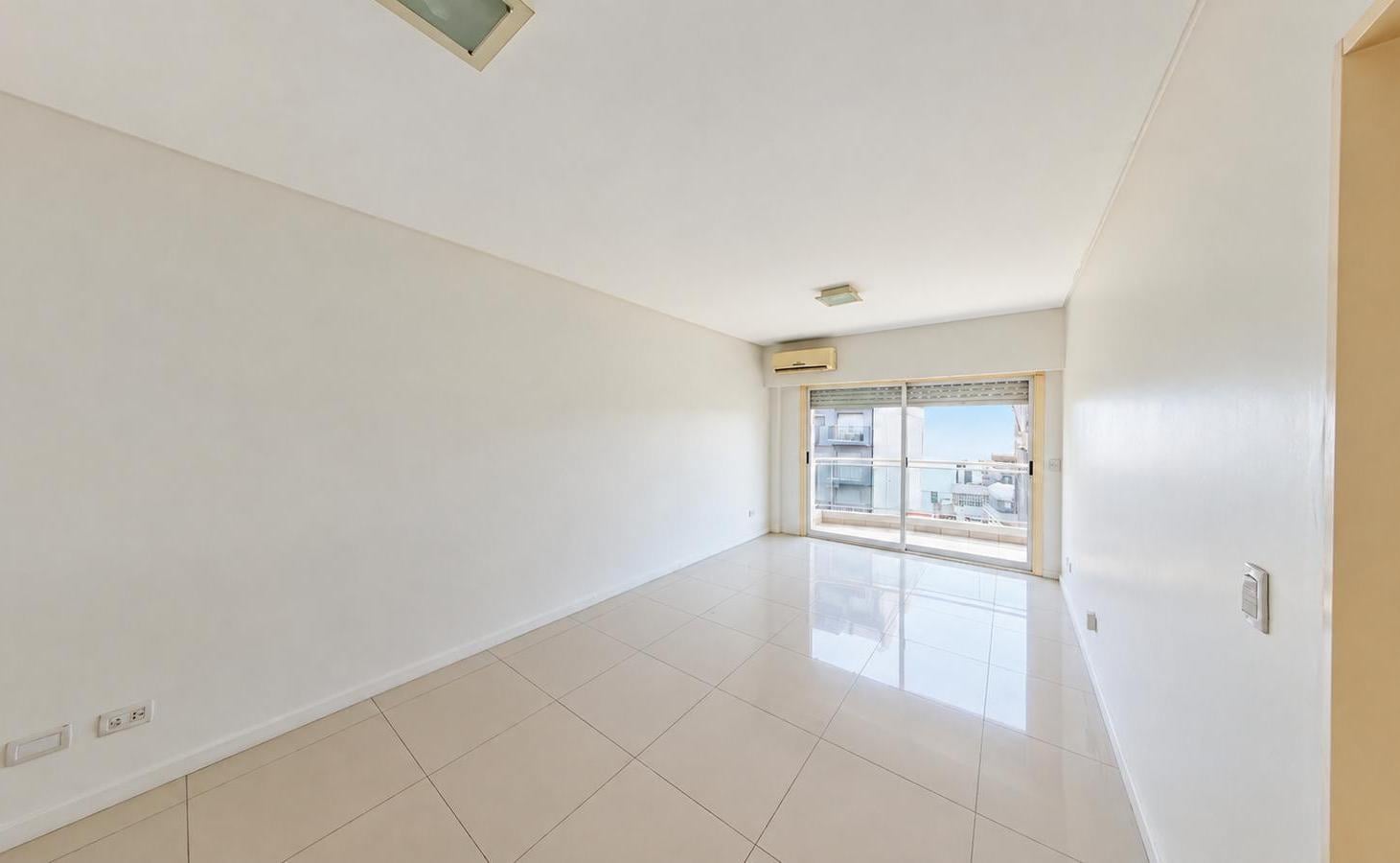 Foto de Amplio 2 ambientes c/ cochera, balcón y amenities en excelente, imagen 3