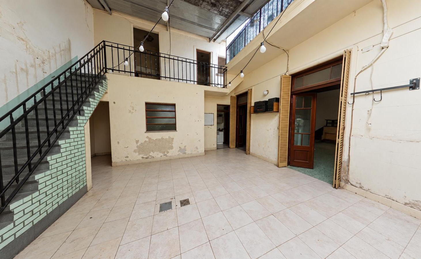 Foto de PH A REFACCIONAR CON TERRAZA PROPIA - 3 AMBIENTES ESCRITORIO - SIN, imagen 2