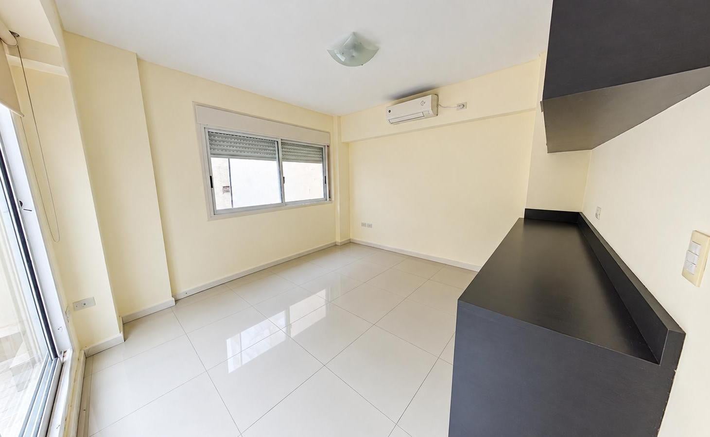 Foto de Monoambiente c/ patio - Larrea y Juncal - Excelente ubicación - Recoleta, imagen 2