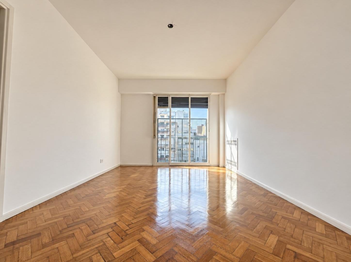Foto de Departamento de 3 ambientes en excelente ubicación - Paraguay 1600, imagen 3
